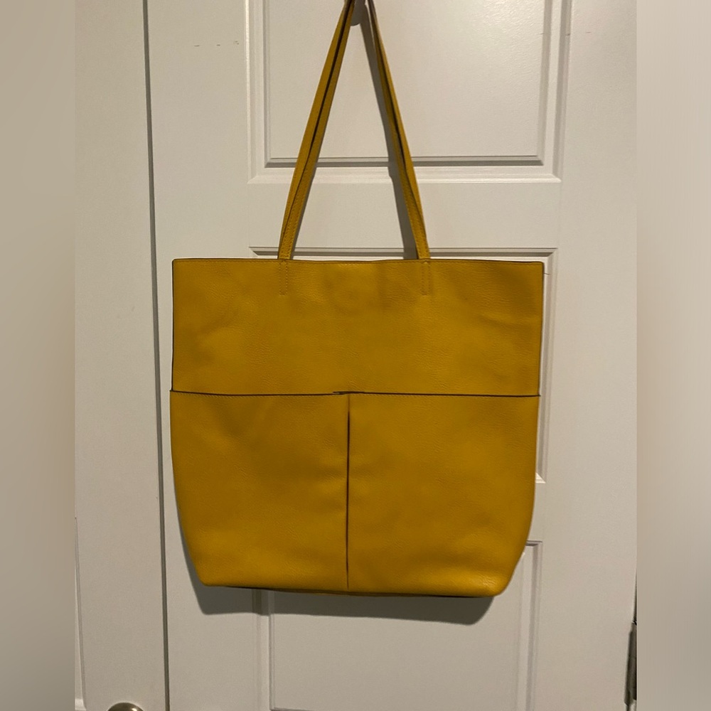 Women’s Tote with matching wristlet